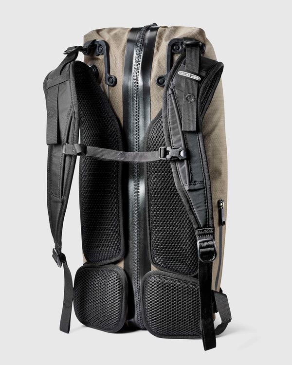 ASSOS x ORTLIEB アトラック バックパック 25L 未使用新品レア ASSOS_13.94.923.3Q_12_600x.